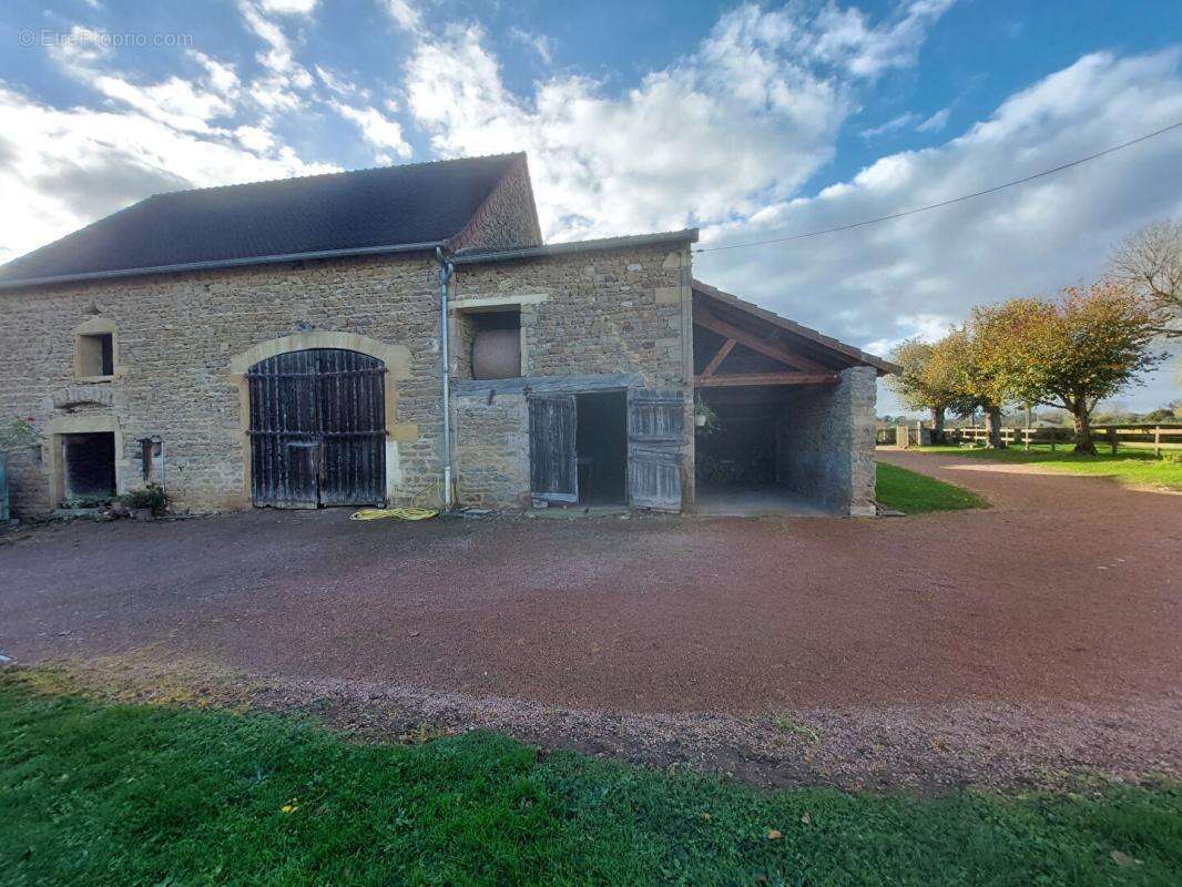Maison à SAINT-LAURENT-EN-BRIONNAIS