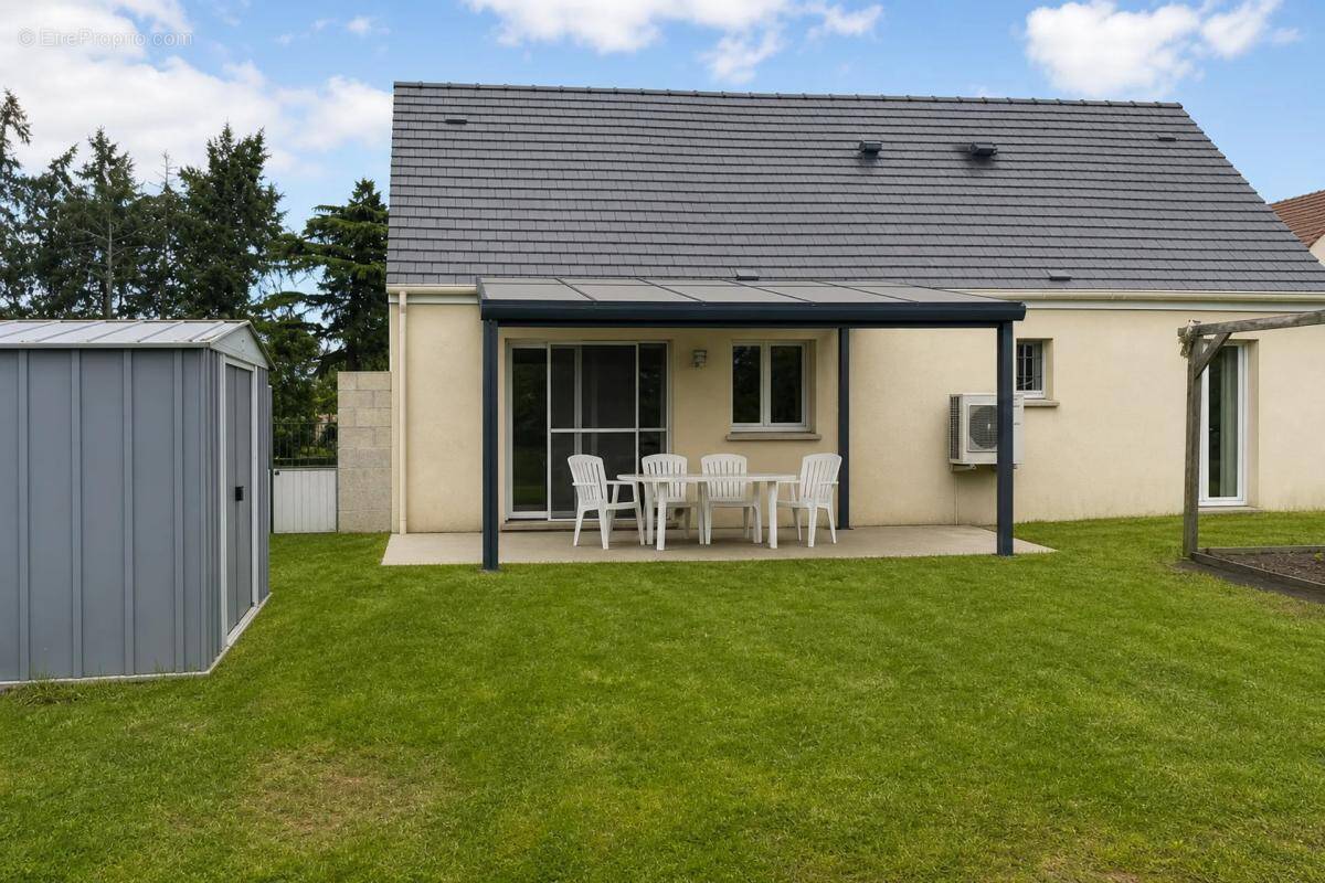 Maison à TOURY