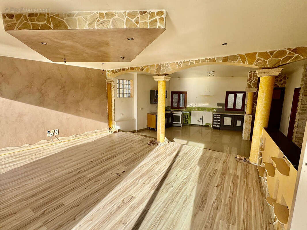 PONT-DU-CHÂTEAU / Maison à vendre de 132 m2 avec terrain, terrasses et balcon ! - photo 3