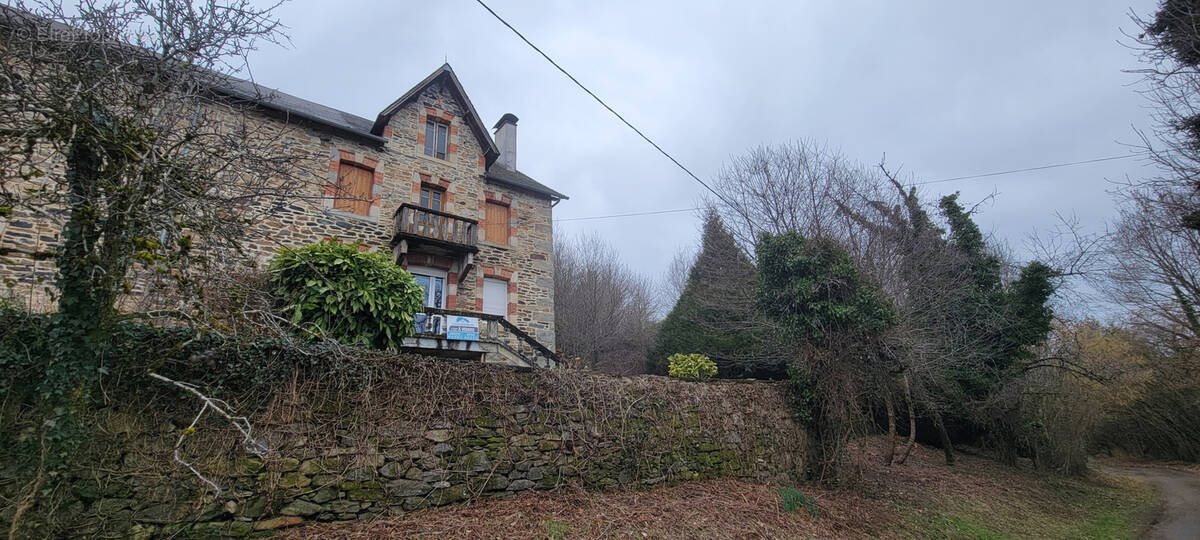 Maison à ALBUSSAC