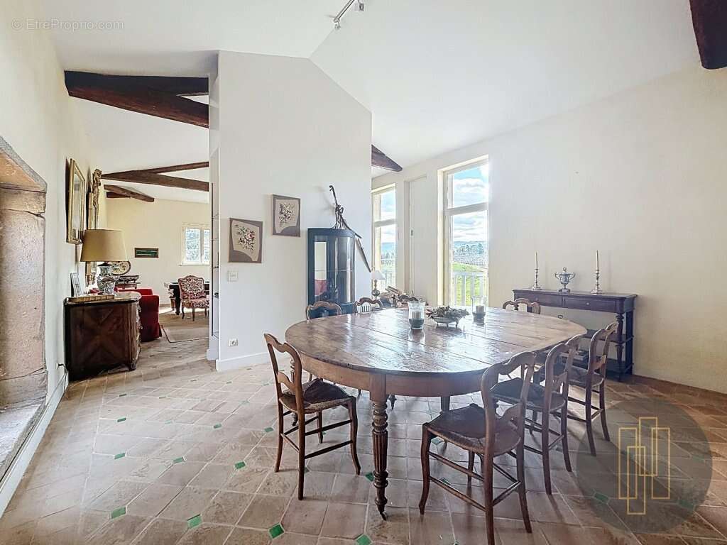 Maison à POUILLY-LE-MONIAL