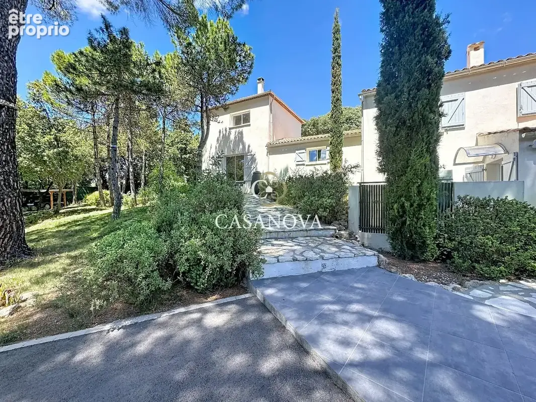 Proche de Gignac Deux habitations, appartement indépendant, deux piscines dans un cadre privilégié. - photo 4