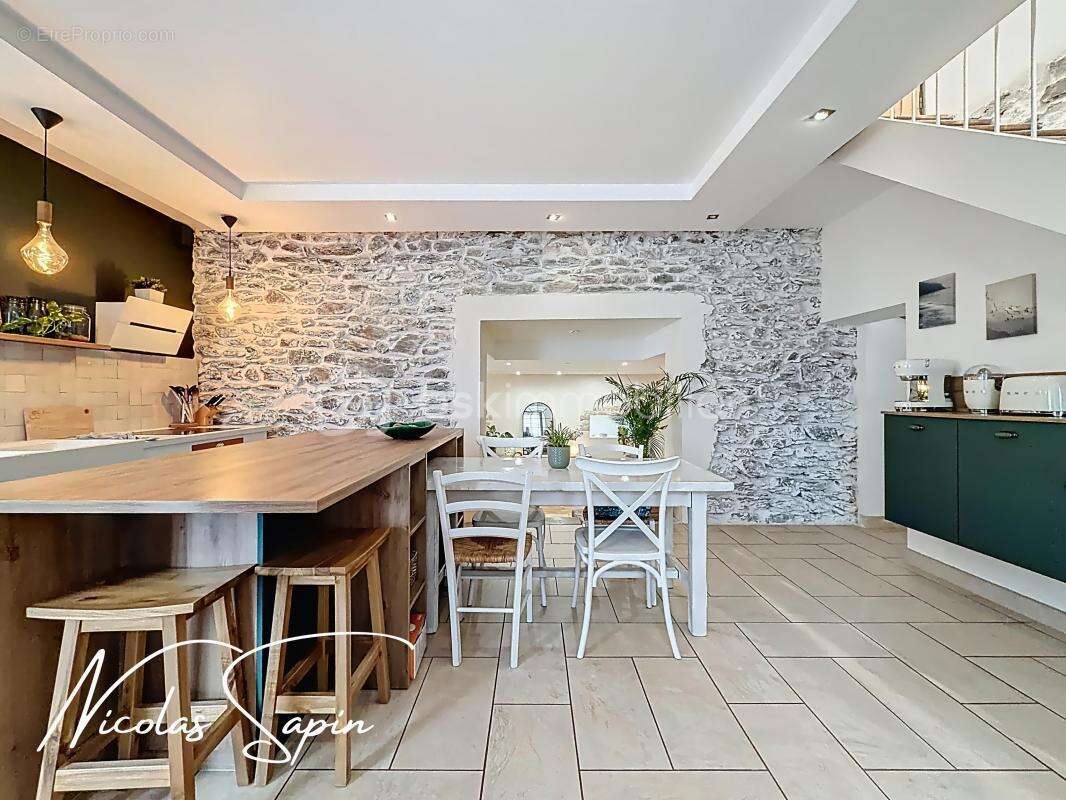 Maison à NOTRE-DAME-DE-MESAGE