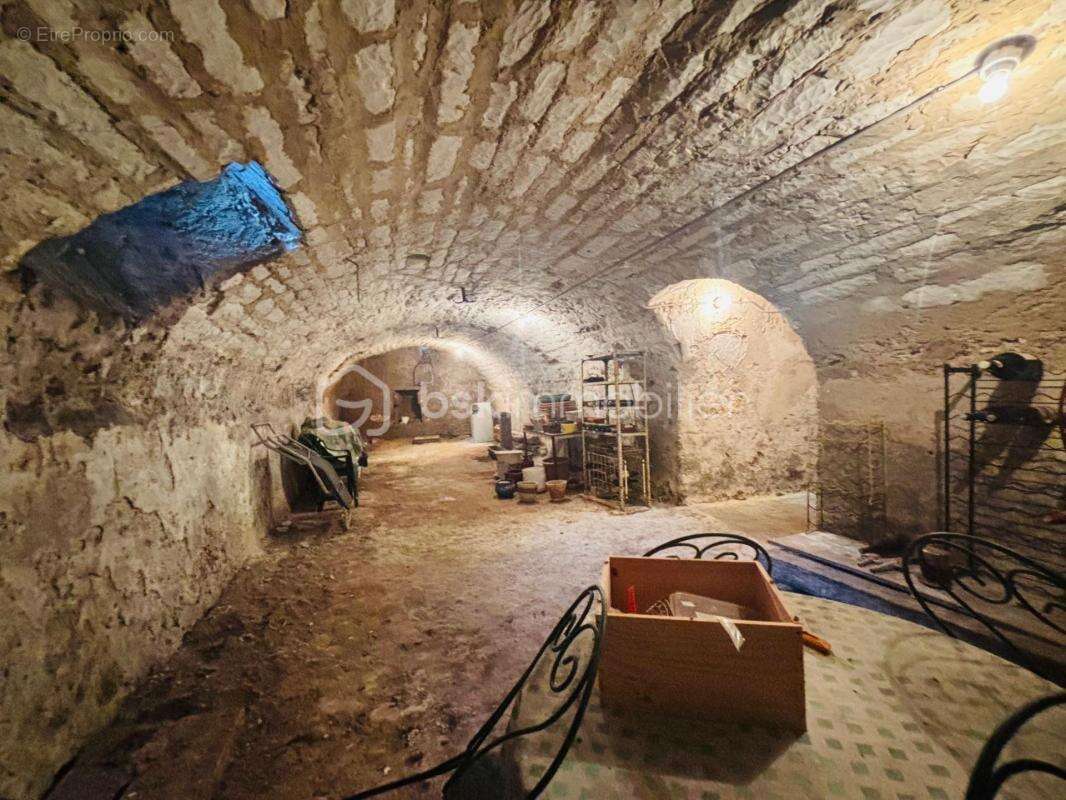 Maison à VILLENEUVE-SUR-YONNE