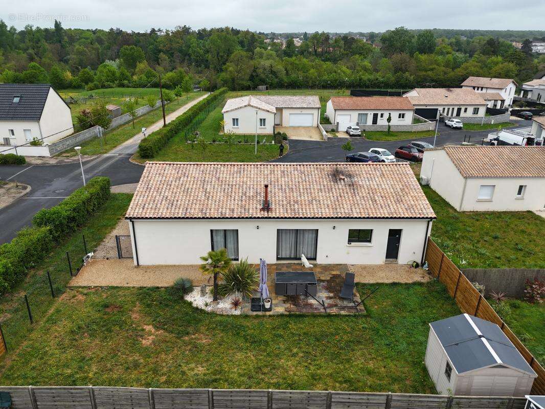 Maison à ROCHES-PREMARIE-ANDILLE