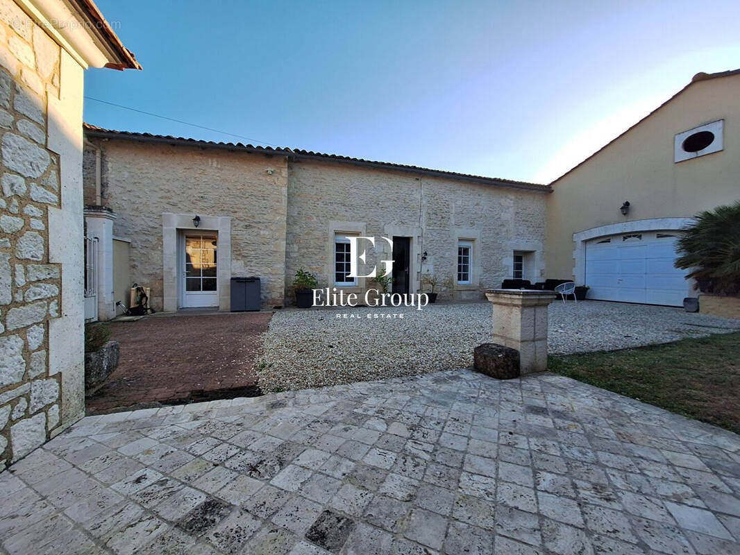 Maison à MOSNAC