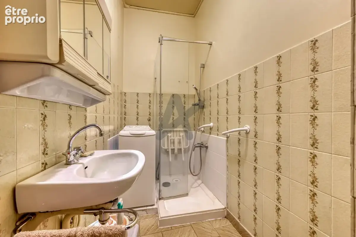 Lyon 7 - Jean-Macé: Un appartement T2 de 52m2 en étage élevé avec vue dégagée. - photo 9
