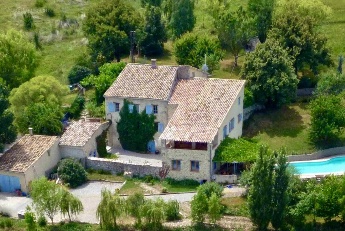 Dickjan POPPEMA d'eXp France vous propose un business provençal - Maison à BARRET-SUR-MEOUGE