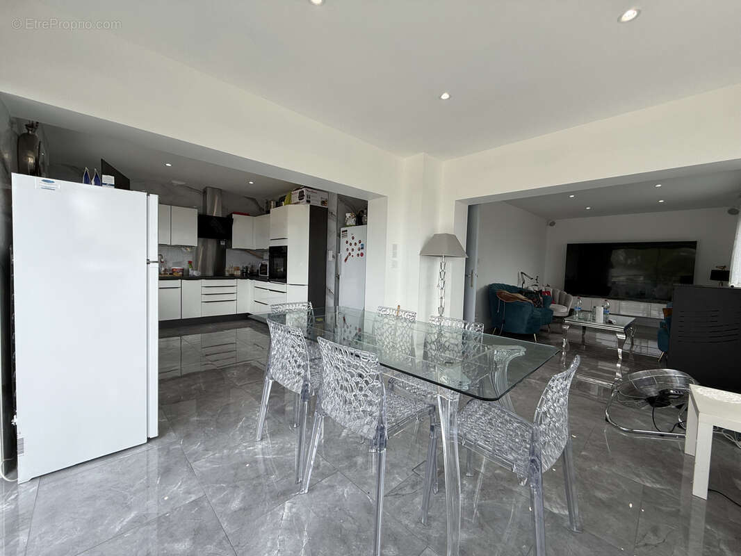 Maison entierement renovee avec gout / quartier calme - photo 4