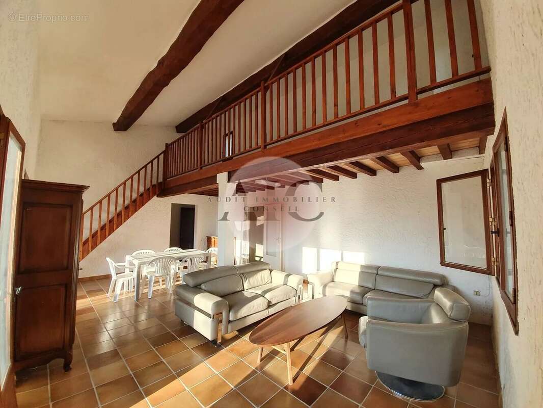 Maison à TOURRETTES