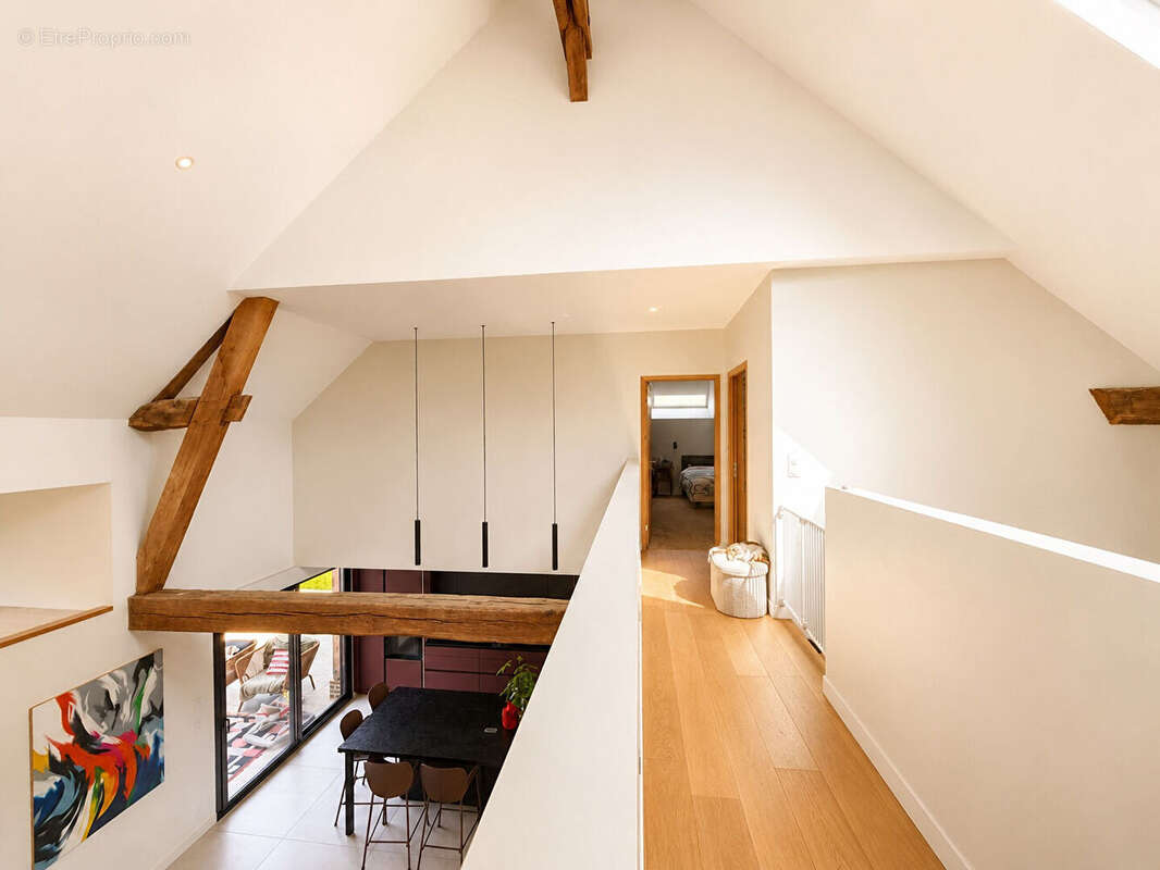SAINTE SAVINE, Ancienne grange de caractère de 230 m² avec piscine chauffée - photo 7