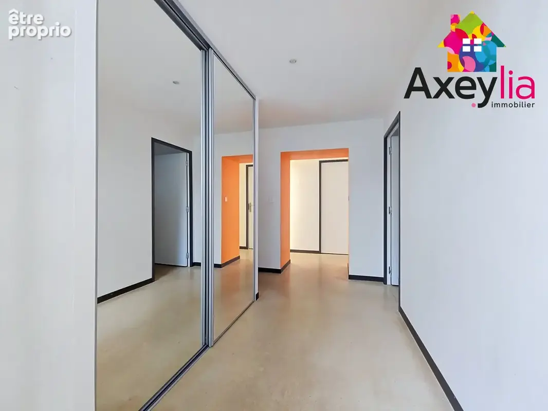 A vendre - centre roanne - maison type loft avec 3 chambres - photo 6