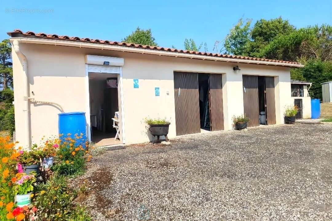 Maison à CREYSSE