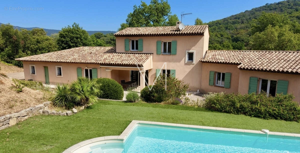 Maison à PLAN-DE-LA-TOUR
