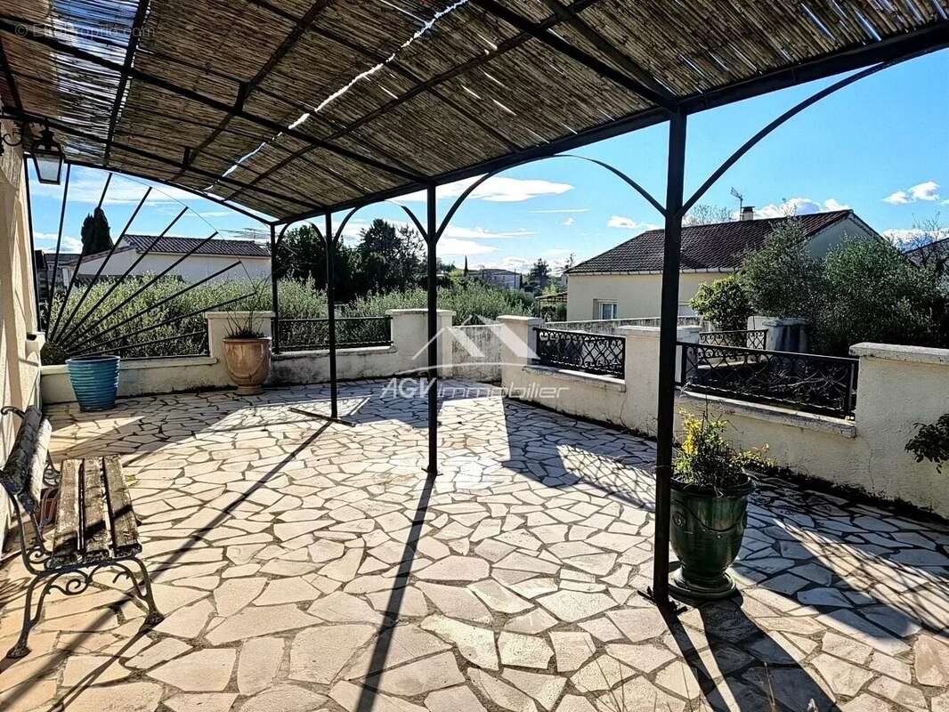 Maison à SAINT-HILAIRE-DE-BRETHMAS