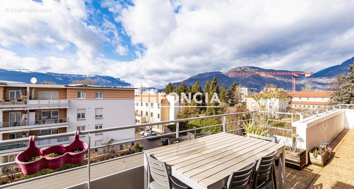 Appartement à SAINT-MARTIN-D'HERES