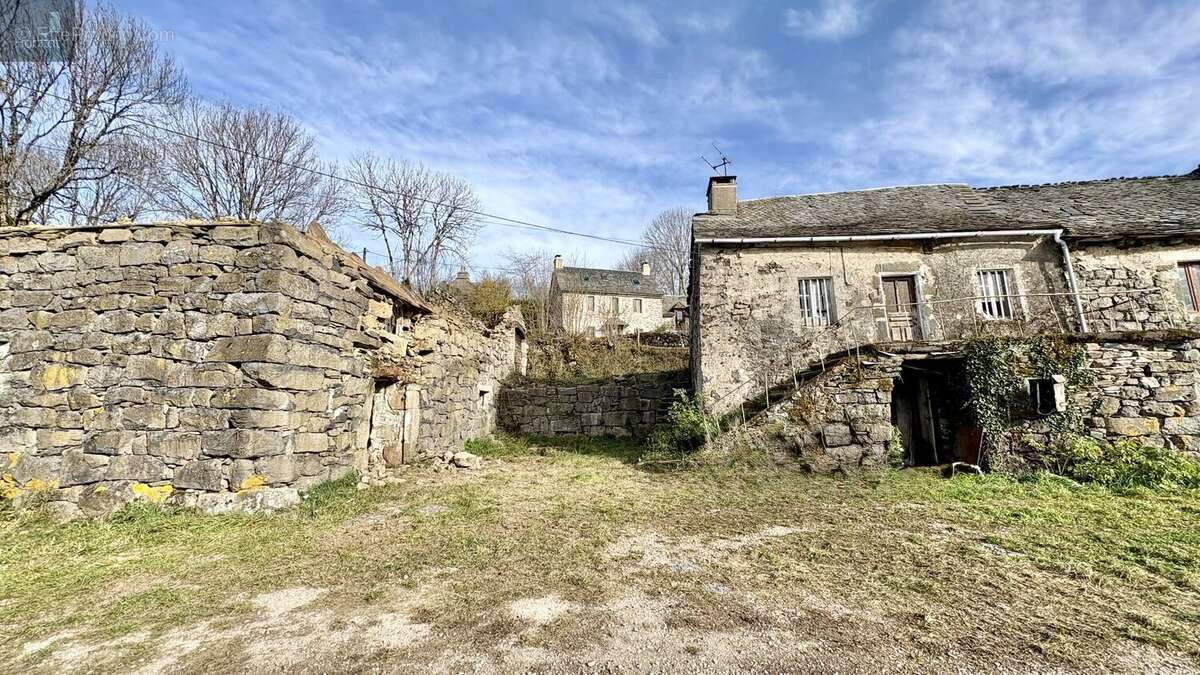 Maison à MONTPEYROUX