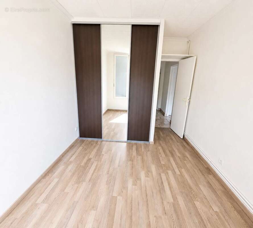 Vend Appartement 3P 70m2 Carros - photo 6