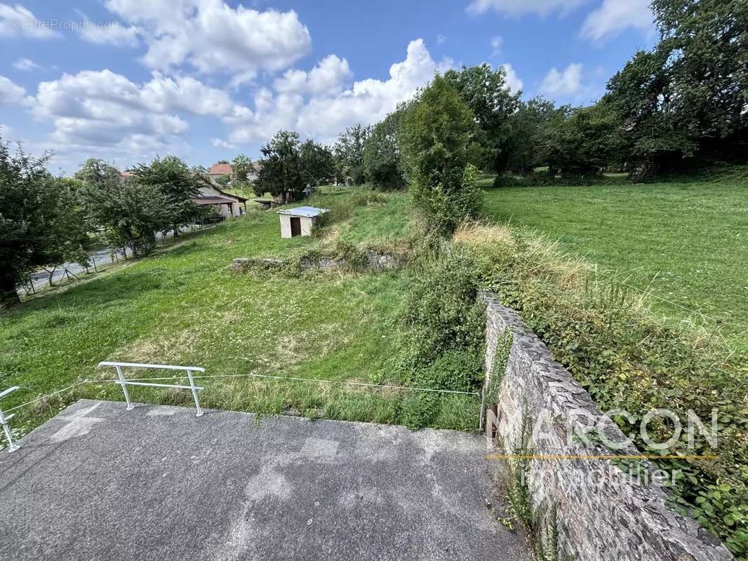 Maison à SAINT-MEDARD-LA-ROCHETTE