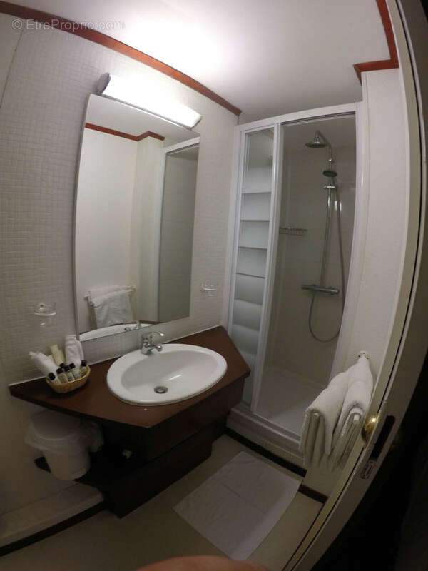 Commerce à AIGUES-MORTES