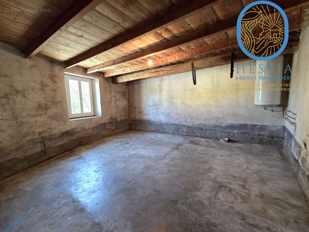 Beaucroissant, maison ancienne avec jardin - photo 8