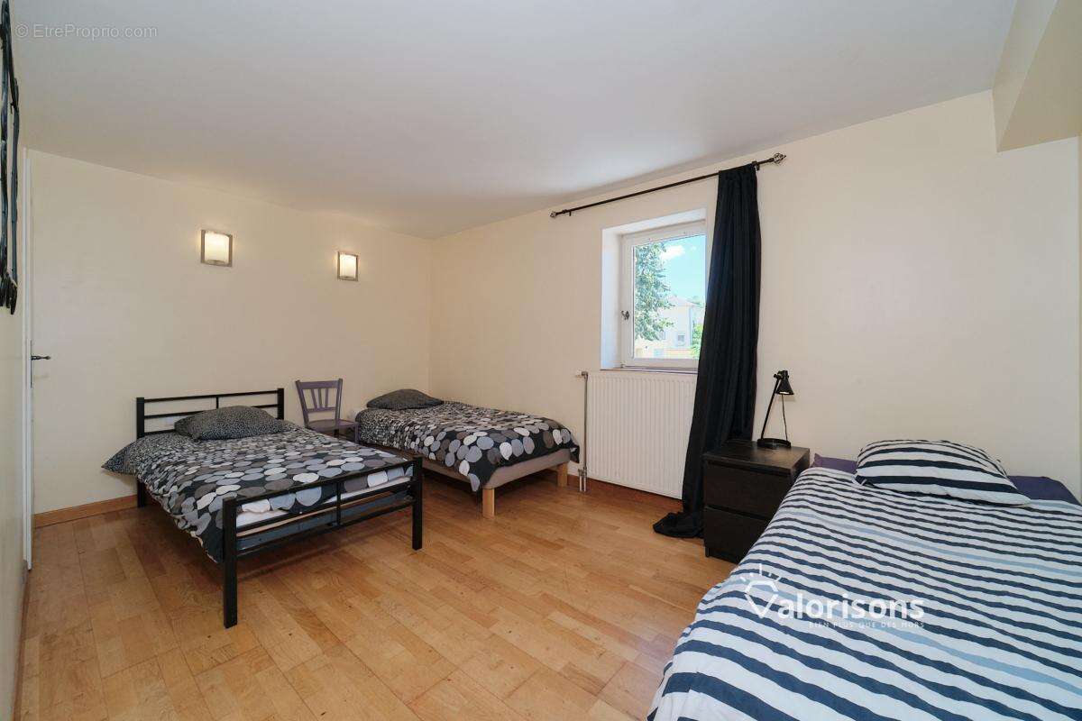 Maison 100 m² à Jons  - photo 15