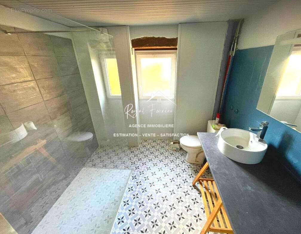 Salle d&#039;eau - Maison à MARIGNY-MARMANDE