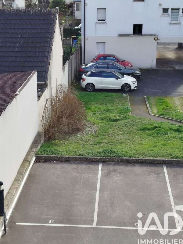 Photo 2 - Parking à SAINTE-GENEVIEVE-DES-BOIS