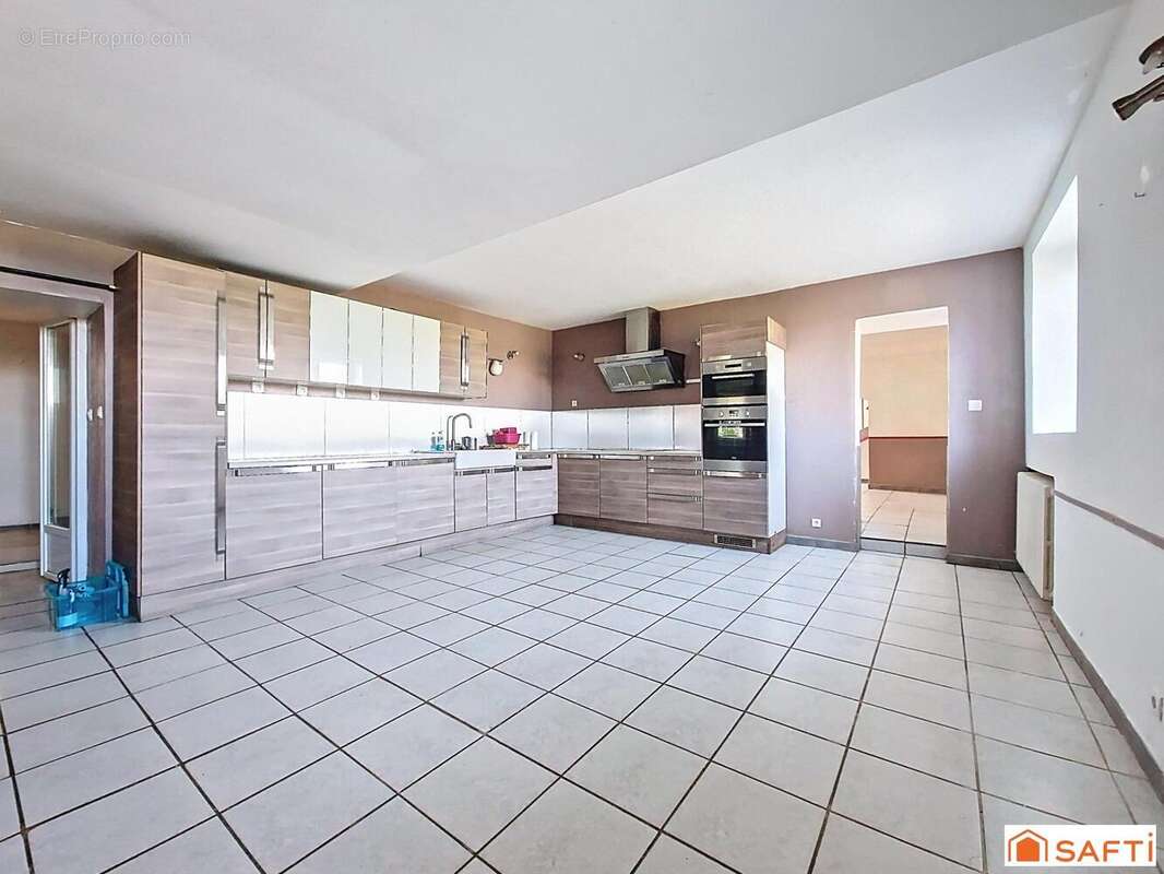 Maison 213 m² à Navarrenx  - photo 7