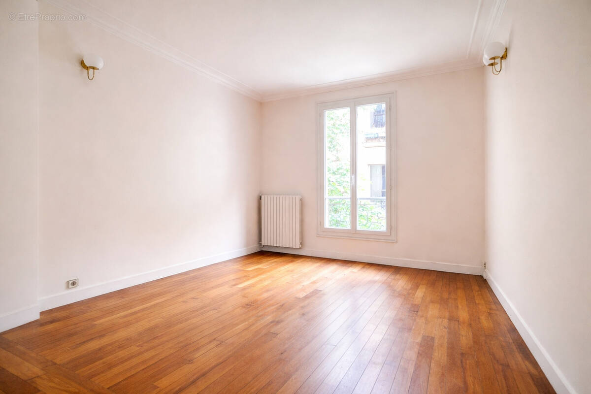 Appartement à PARIS-14E