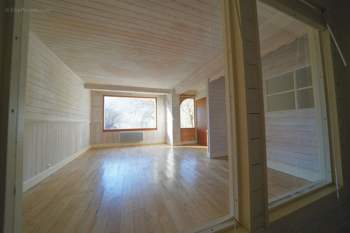 Appartement à SERRAVAL