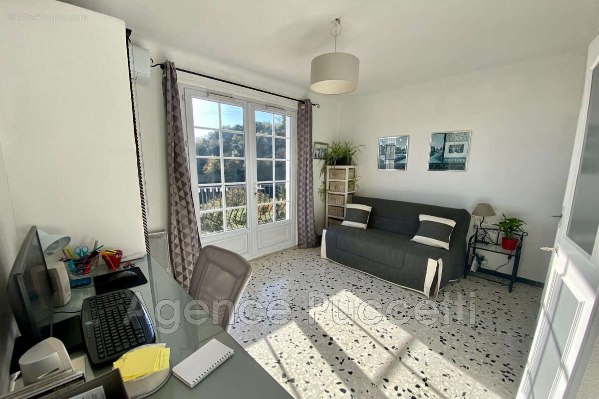 Maison à TOURRETTES-SUR-LOUP