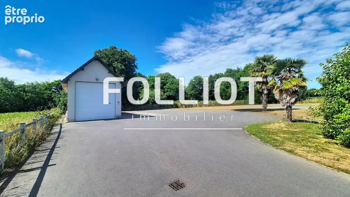 À vendre Terrain à bâtir de 558 m² avec garage de 50 m² à Saint-Planchers - photo 3