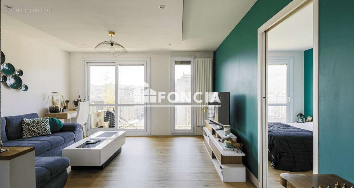 Appartement à SAINT-MARTIN-D'HERES