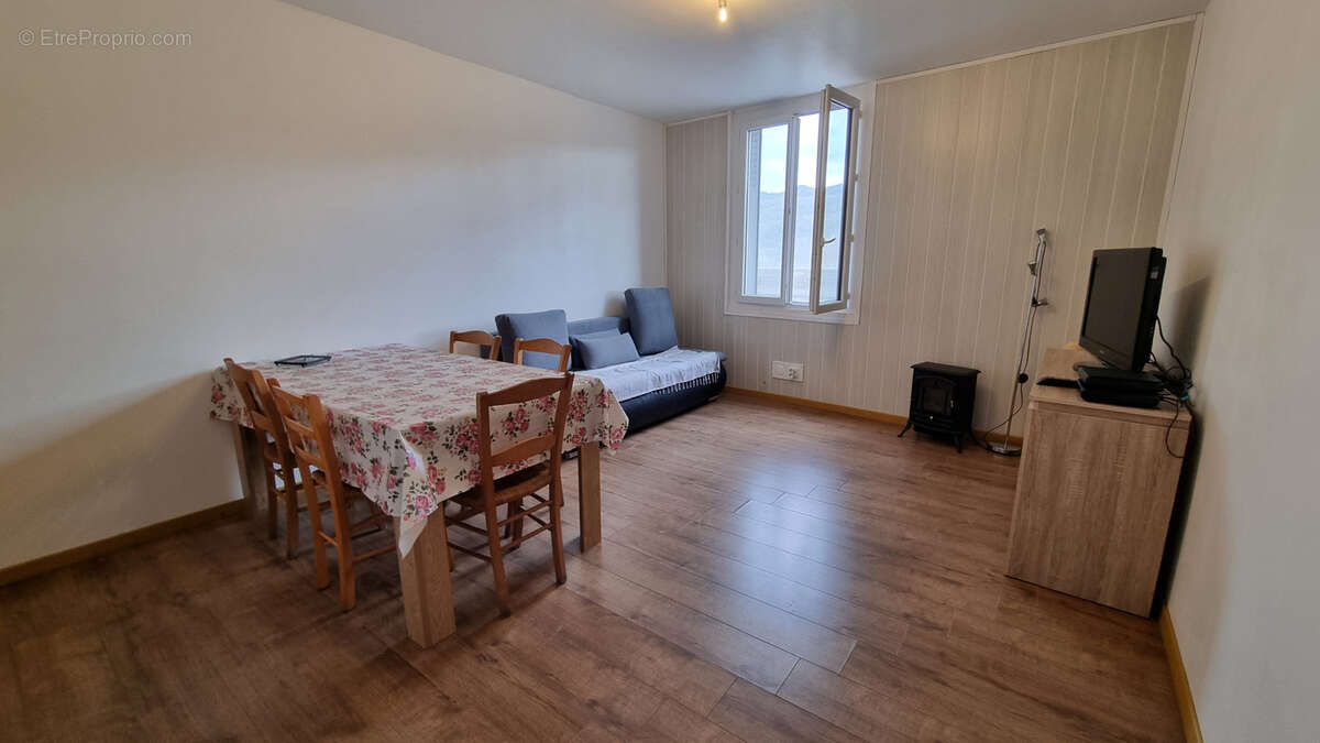 Appartement à LAMALOU-LES-BAINS
