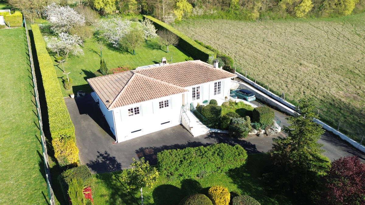 Maison à SAINT-AMANT-DE-BOIXE