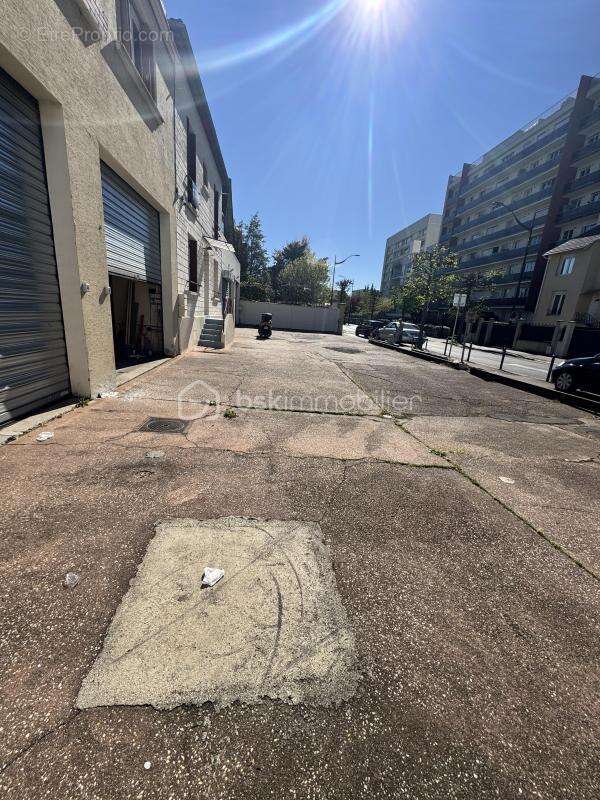 Appartement à LES PAVILLONS-SOUS-BOIS
