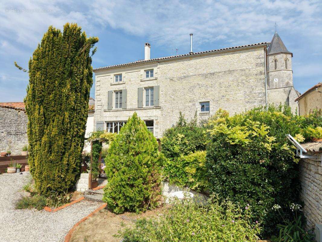 Magnifique propriété de caractère au coeur du village histori - photo 16