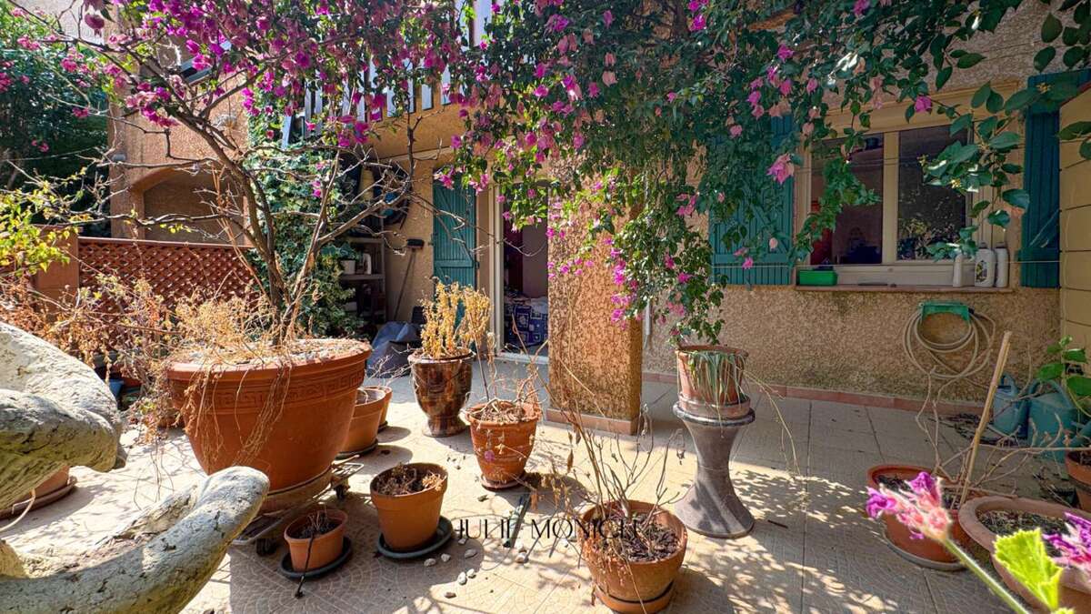 Maison avec vue mer, terrasses et garage - photo 11