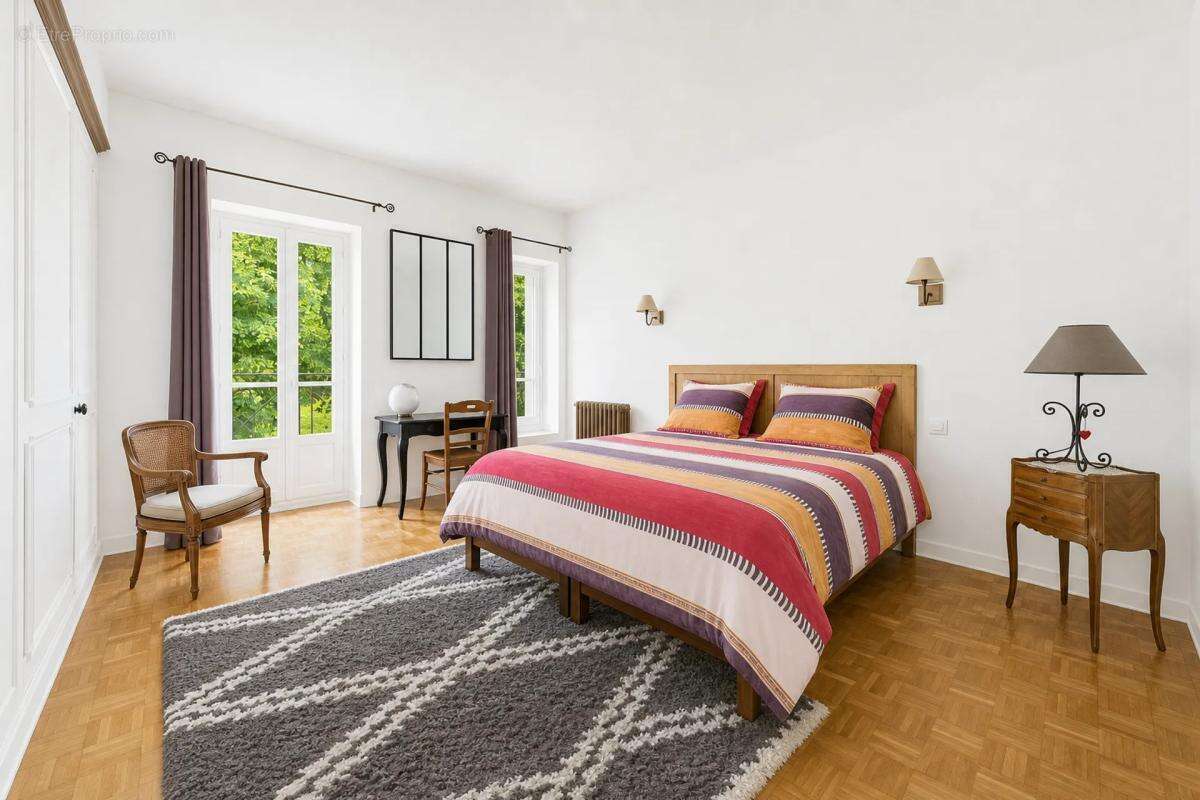 Maison de 9 pièces de 250 m² à Clérac - photo 6