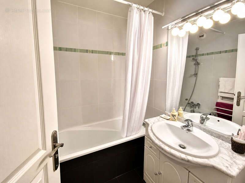 Dpt Alpes Maritimes (06), à vendre CANNES- Oxford  appartement T2 , cave et parking en sous sol - photo 10