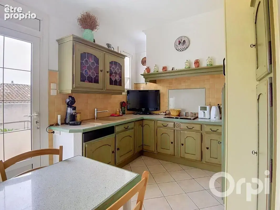 Ollioules (83190) Maison type 7 de 180m²  avec jardin et piscine - photo 4