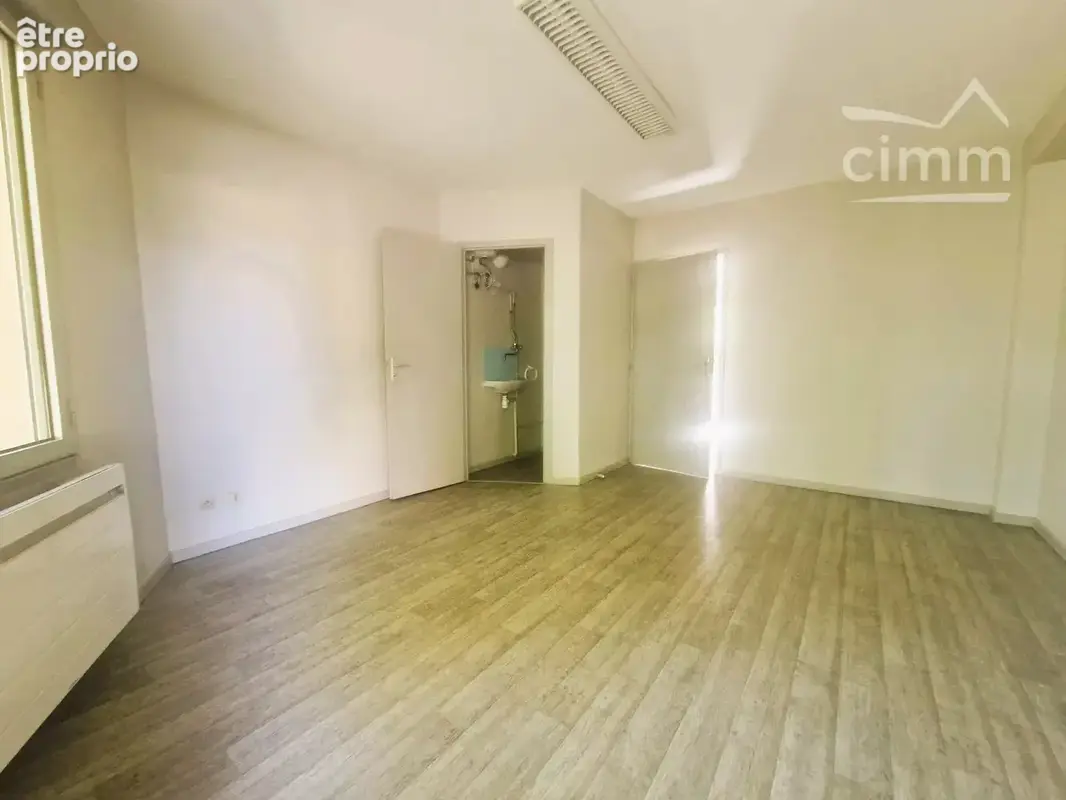 BOURGOIN-JALLIEU – BIEN RARE ! 381,50 m² sur 1 528 m² : maison de fonction 85,50 m² + 6 bureaux + garage – Fort potentiel locati - photo 31