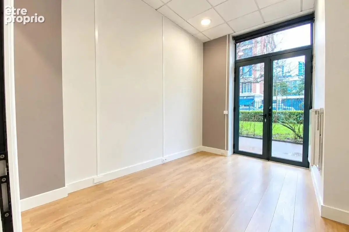 Corpimmo vous propose en exclusivité la vente d'une surface commerciale de 78 m² (carrez) de plain pied traversante, accessibili - photo 4