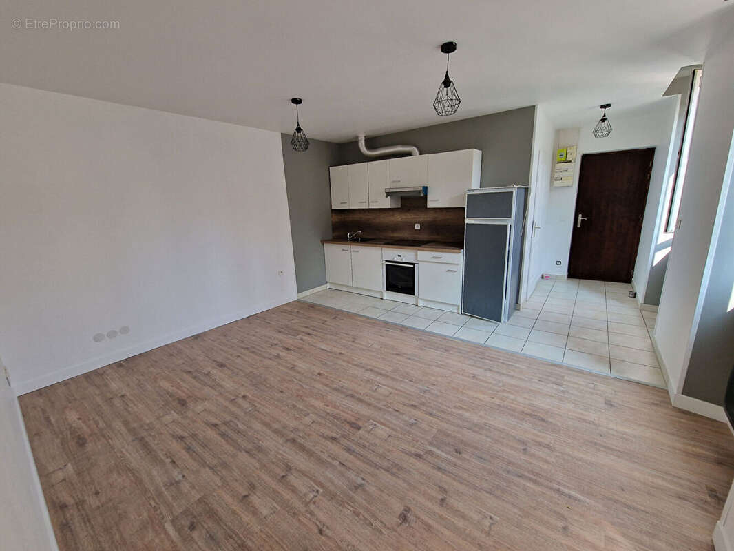 Appartement Oyonnax 2 pièce(s) 39.15 m2 - photo 2