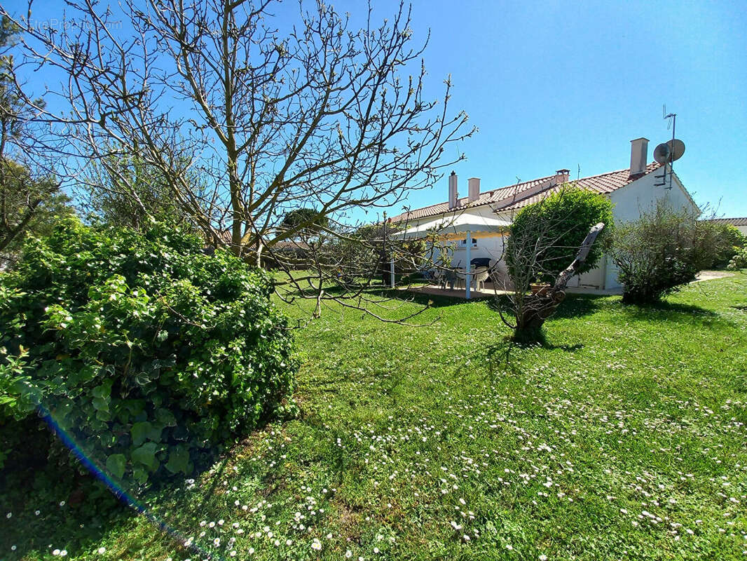 Maison à LA BREE-LES-BAINS