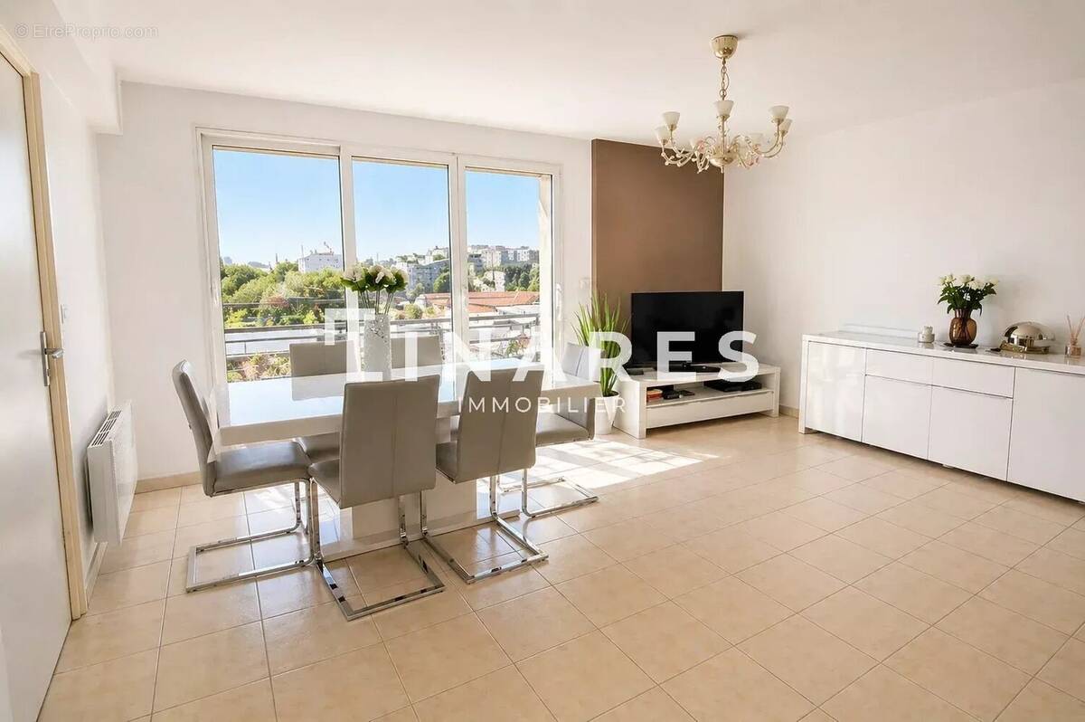 Appartement à MARSEILLE-4E