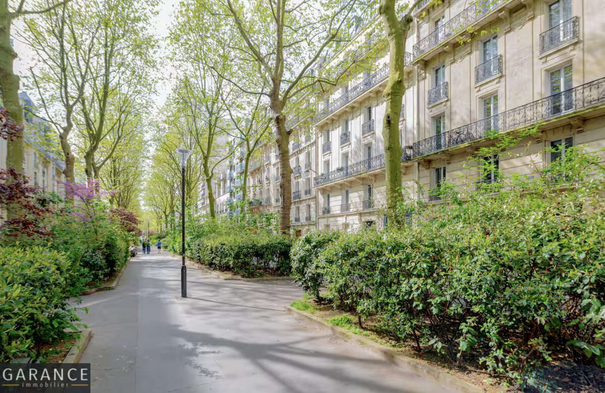 Appartement à PARIS-14E