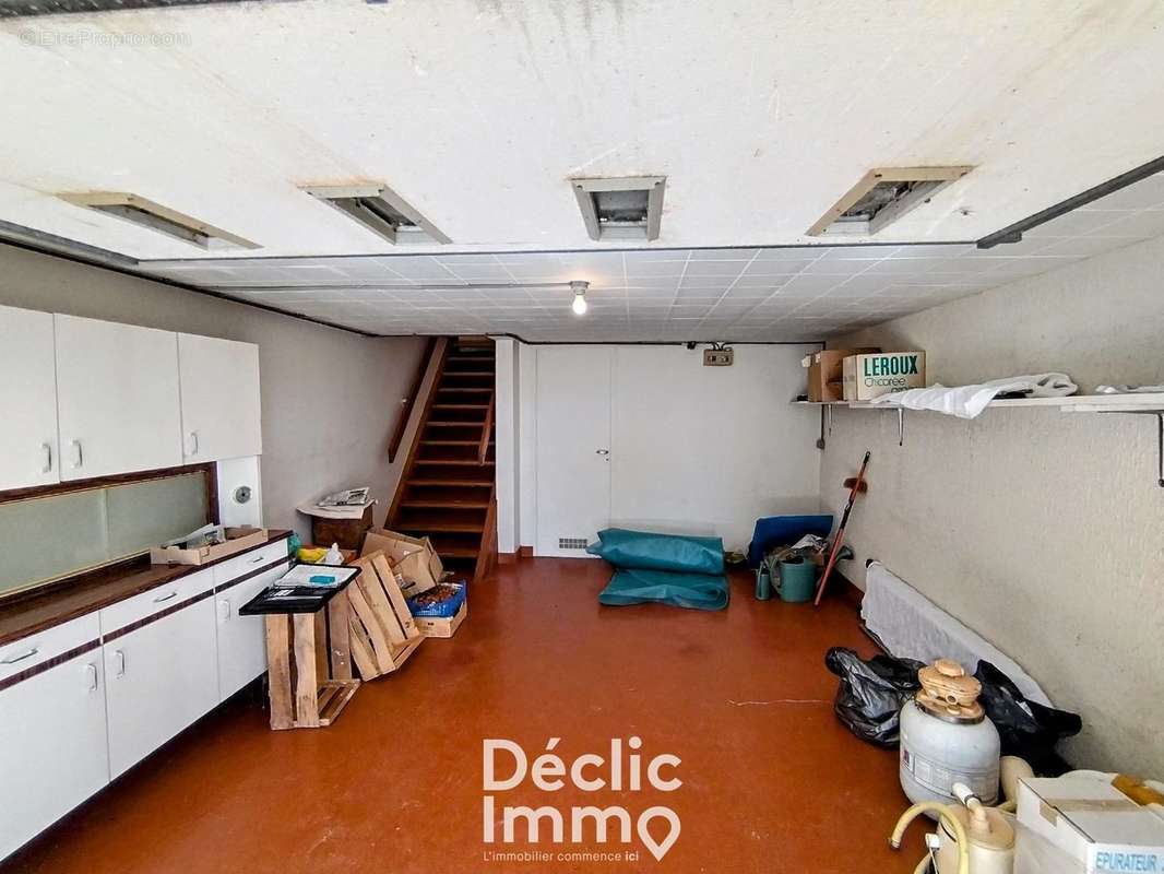 Maison à LES ADJOTS