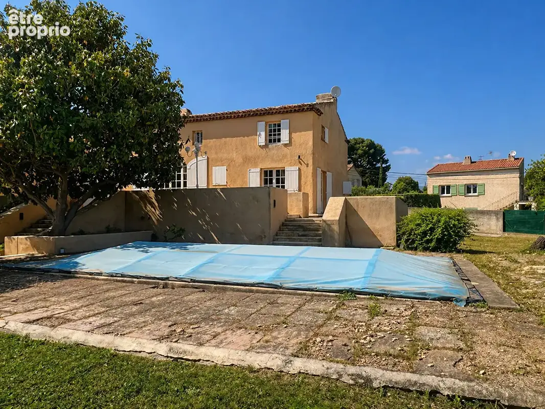 Maison de 246 m² avec sous-sol de 100 m², 3 garages fermés, piscine, sur 1849 m² de terrain en vente à Allauch - photo 3